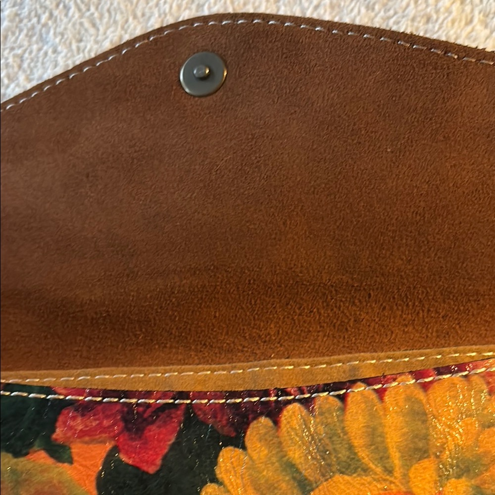 Patricia Nash - Italian Leather Floral Envelope Clutch - Picture 3 of 10